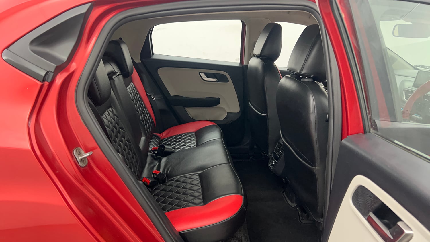Used 2022 Tata Altroz XZA Petrol Petrol Automatic interior RIGHT SIDE REAR DOOR CABIN VIEW