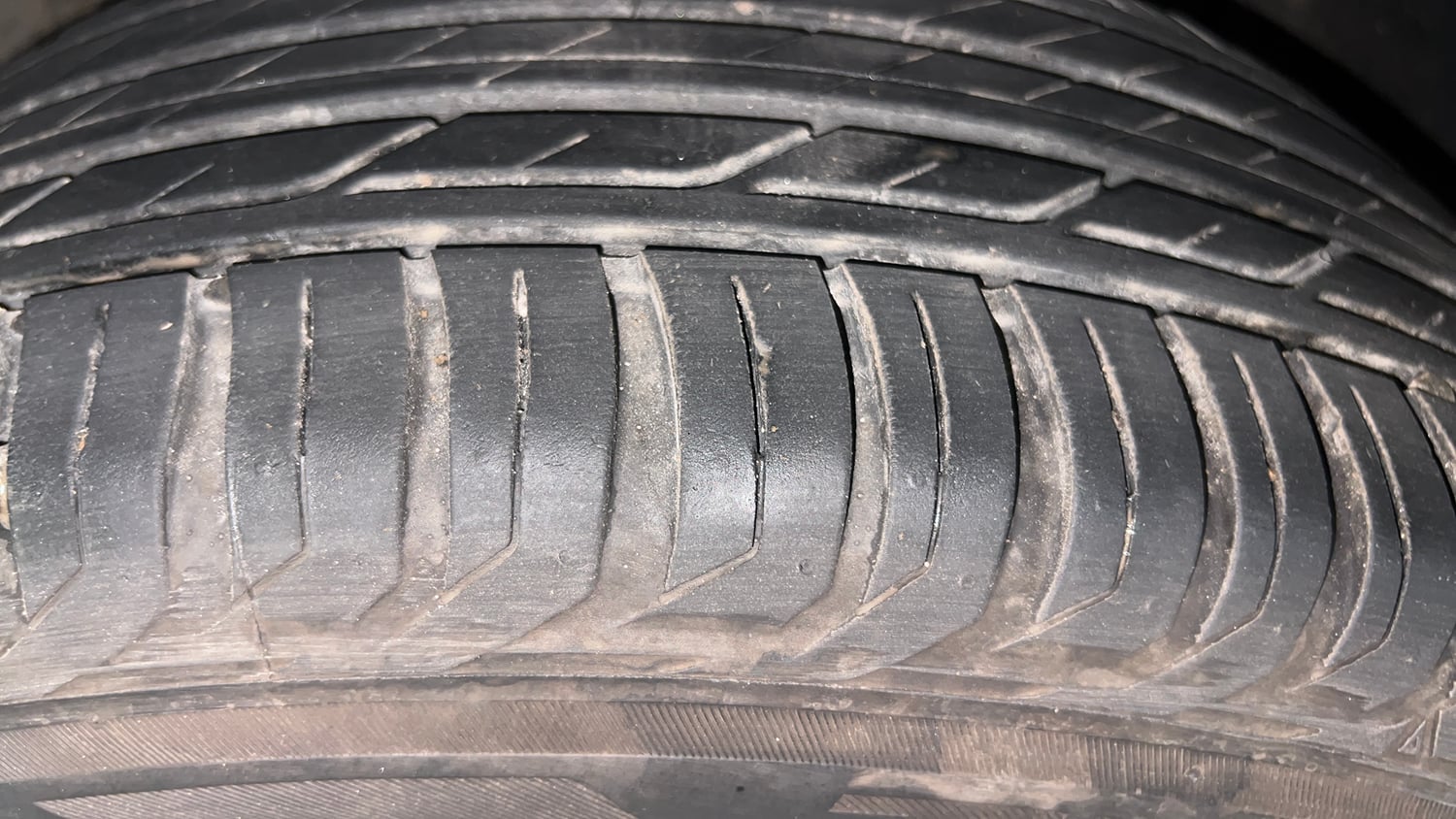 Used 2024 Toyota Urban Cruiser Hyryder V Hybrid Dual Tone Hybrid Automatic tyres LEFT FRONT TYRE TREAD VIEW