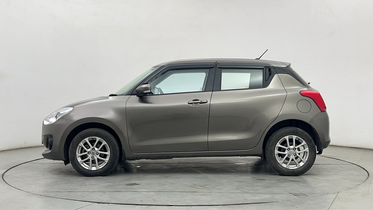 Used 2022 Maruti Suzuki Swift ZXi Petrol Manual exterior LEFT SIDE VIEW