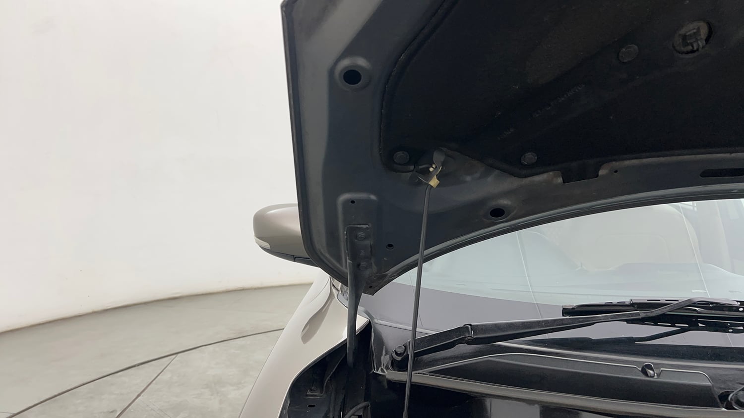 Used 2020 Maruti Suzuki Dzire VXi AMT Petrol Automatic engine ENGINE RIGHT SIDE HINGE & APRON VIEW