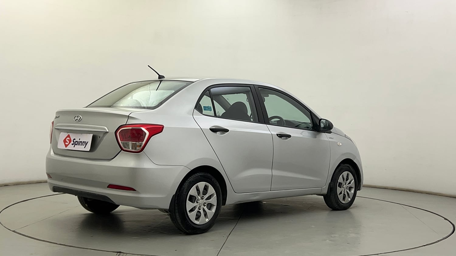 Used 2014 Hyundai Xcent Base 1.2 Petrol Manual exterior RIGHT REAR CORNER VIEW