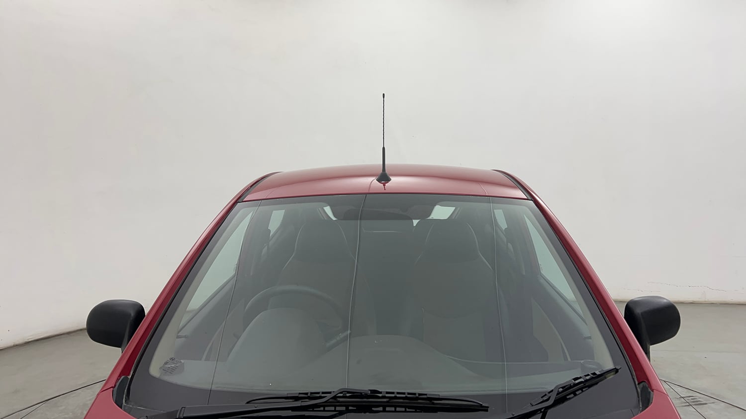 Used 2015 Hyundai Eon Magna Petrol Manual exterior FRONT WINDSHIELD VIEW