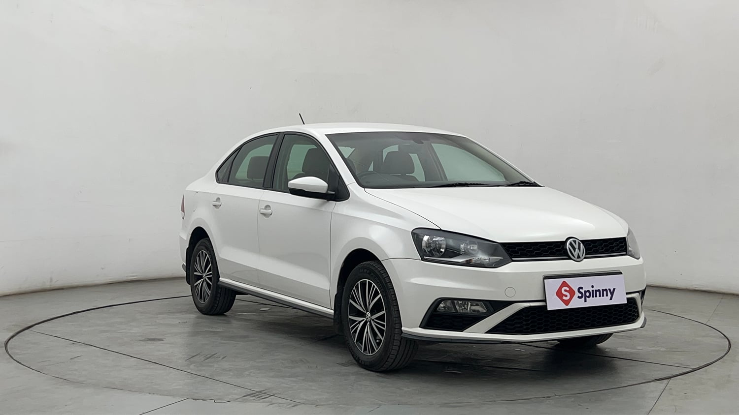 Used 2022 Volkswagen Vento Highline 1.0L TSI Petrol Manual exterior RIGHT FRONT CORNER VIEW