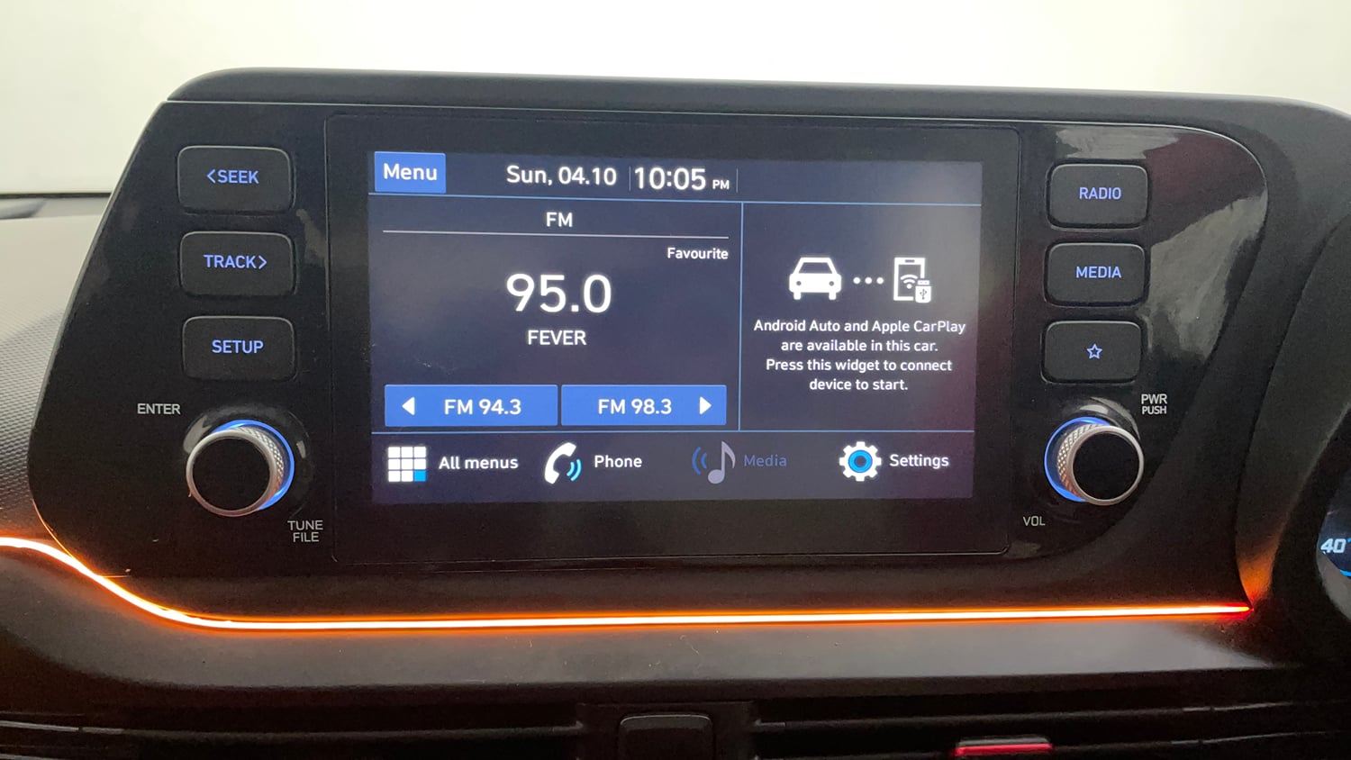 Used 2023 Hyundai i20 Sportz 1.2 MT Dual Tone Petrol Manual top_features Integrated (in-dash) music system