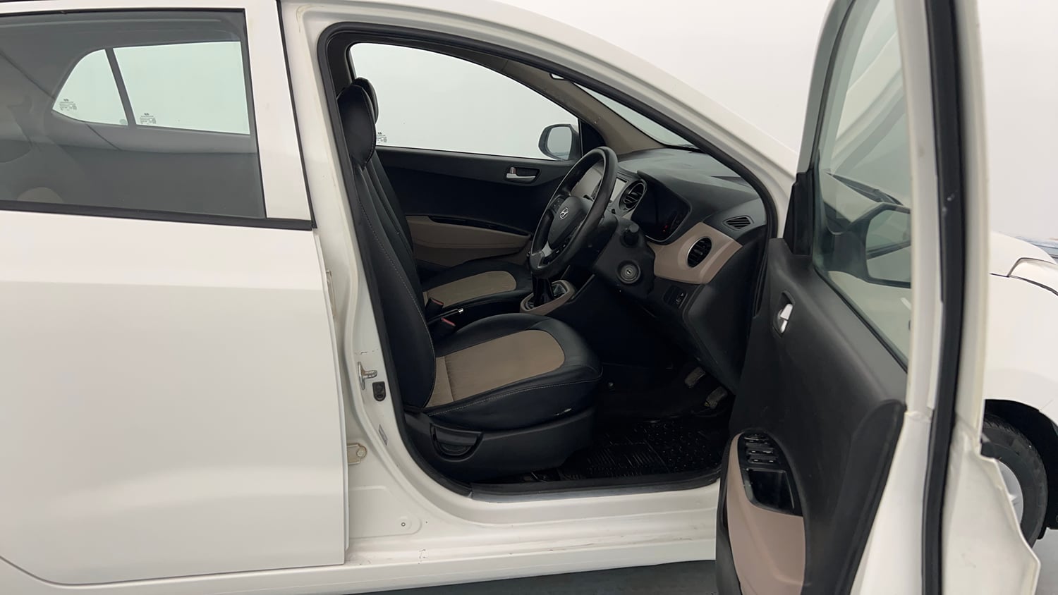 Used 2018 Hyundai Grand i10 Sportz 1.2 Kappa VTVT Petrol Manual interior RIGHT SIDE FRONT DOOR CABIN VIEW