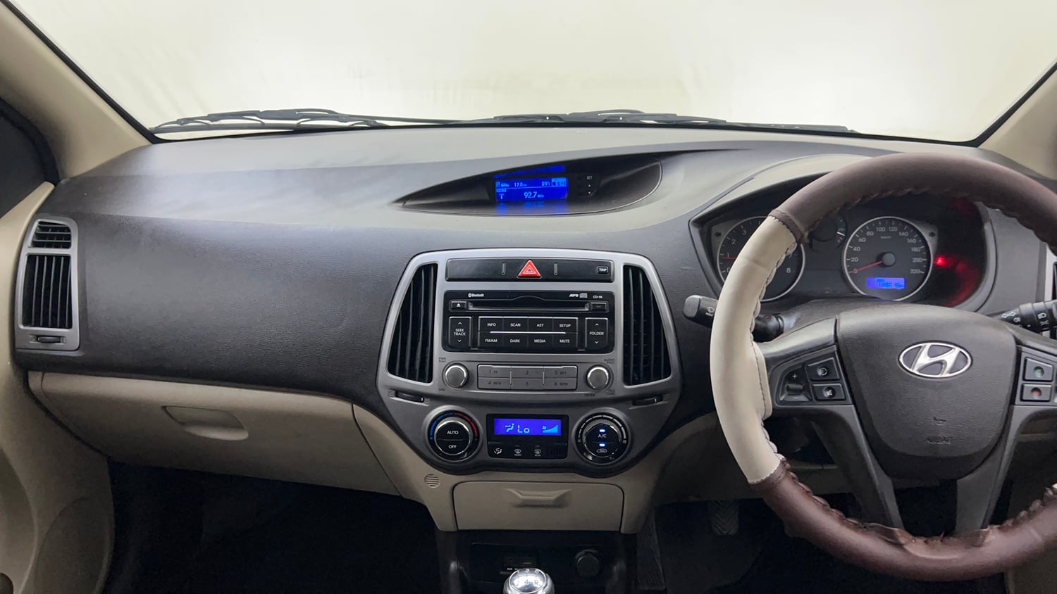 Used 2014 Hyundai i20 Sportz 1.2 Petrol Manual interior MUSIC SYSTEM & AC CONTROL VIEW