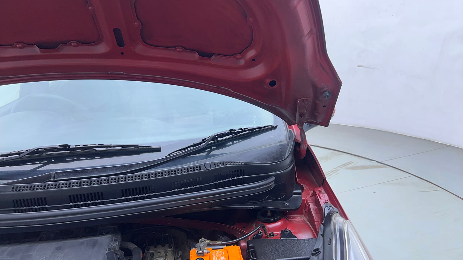 Used 2015 Hyundai Xcent SX 1.2 Petrol Manual engine ENGINE LEFT SIDE HINGE & APRON VIEW