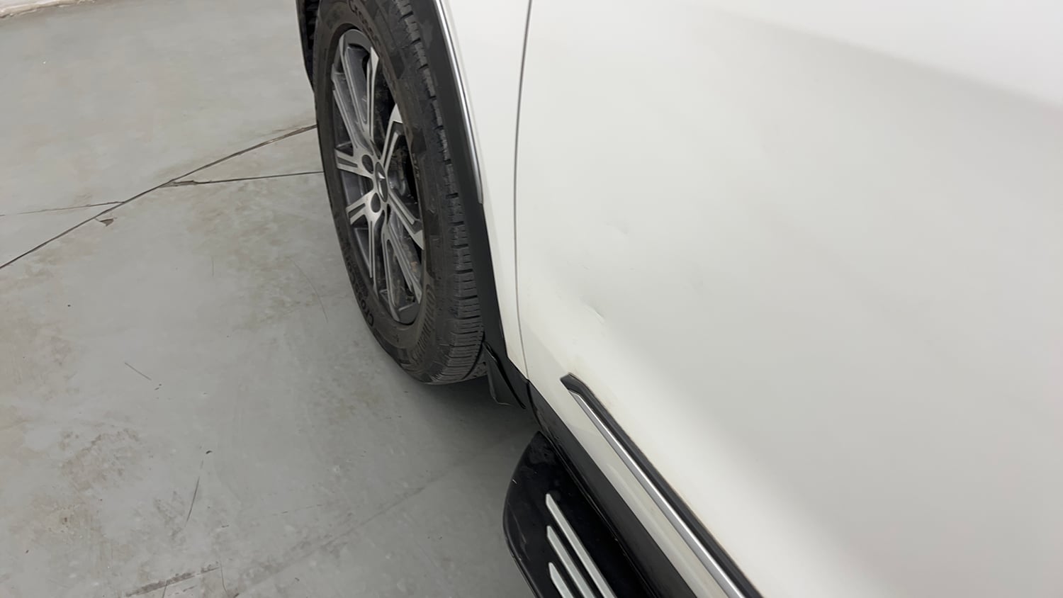 Used 2022 Mahindra XUV700 AX 7 Petrol AT 7 STR Petrol Automatic dents MINOR SCRATCH