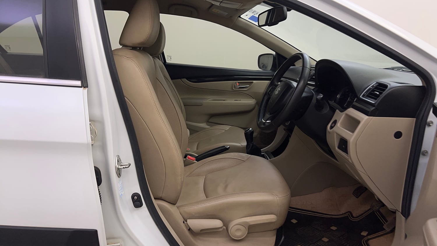 Used 2016 Maruti Suzuki Ciaz ZXI+ Petrol Manual interior RIGHT SIDE FRONT DOOR CABIN VIEW