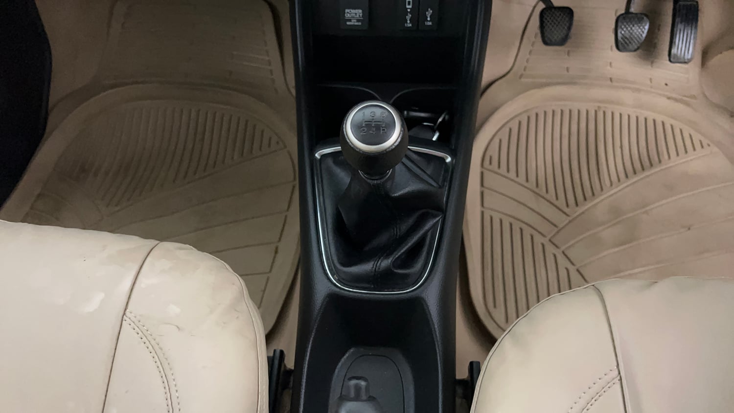 Used 2023 Honda Amaze VX 1.2 Petrol MT Petrol Manual interior GEAR  KNOB VIEW