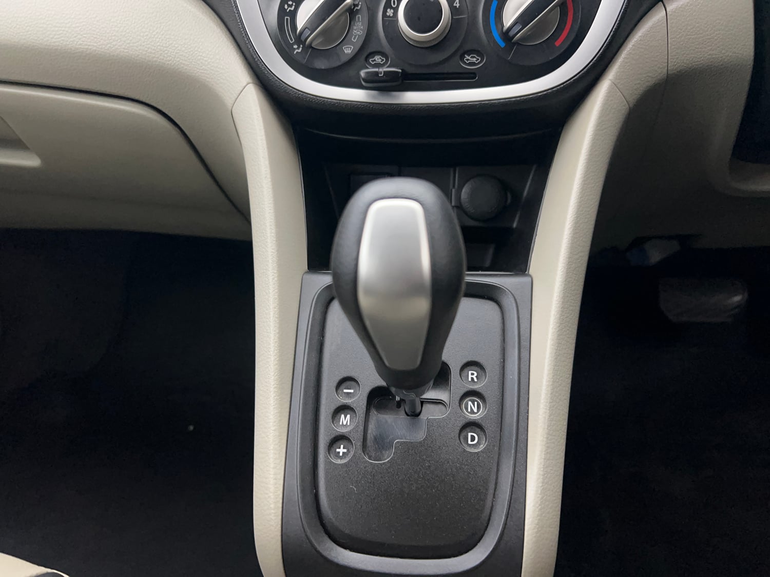 Used 2016 Maruti Suzuki Celerio ZXI (O) AMT Petrol Automatic interior GEAR  KNOB VIEW