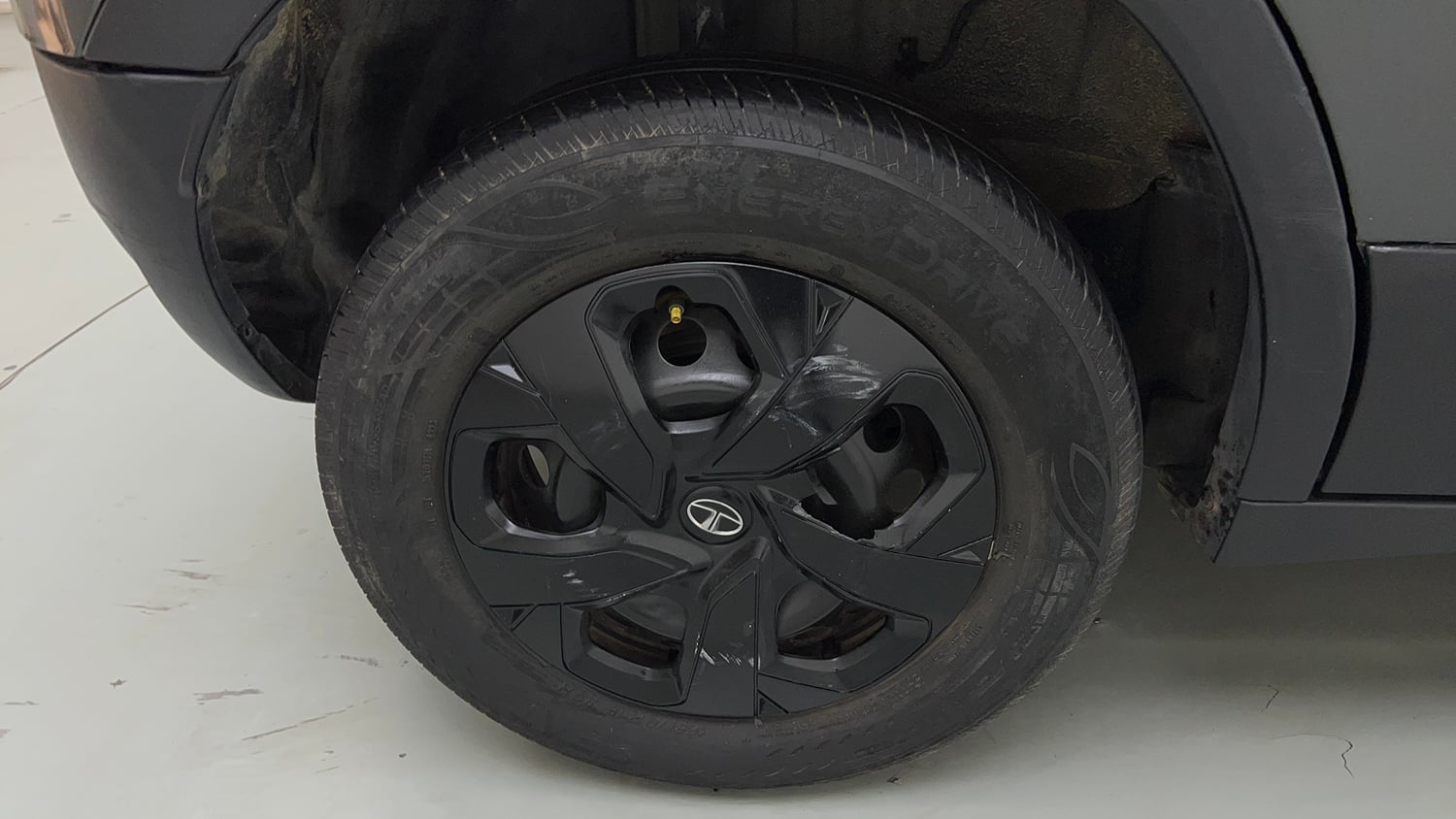 Used 2023 Tata Punch Adventure Rhythm iCNG Cng Manual tyres RIGHT REAR TYRE RIM VIEW