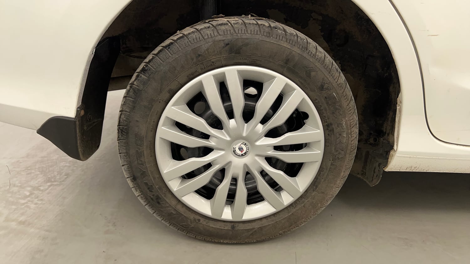 Used 2022 Honda Amaze S CVT 1.2 Petrol Petrol Automatic tyres RIGHT REAR TYRE RIM VIEW
