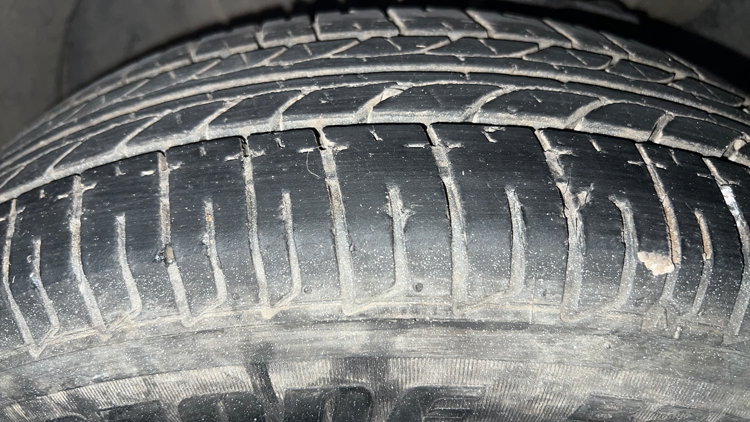 Used 2019 Tata Tiago Revotron XE Petrol Manual tyres LEFT FRONT TYRE TREAD VIEW