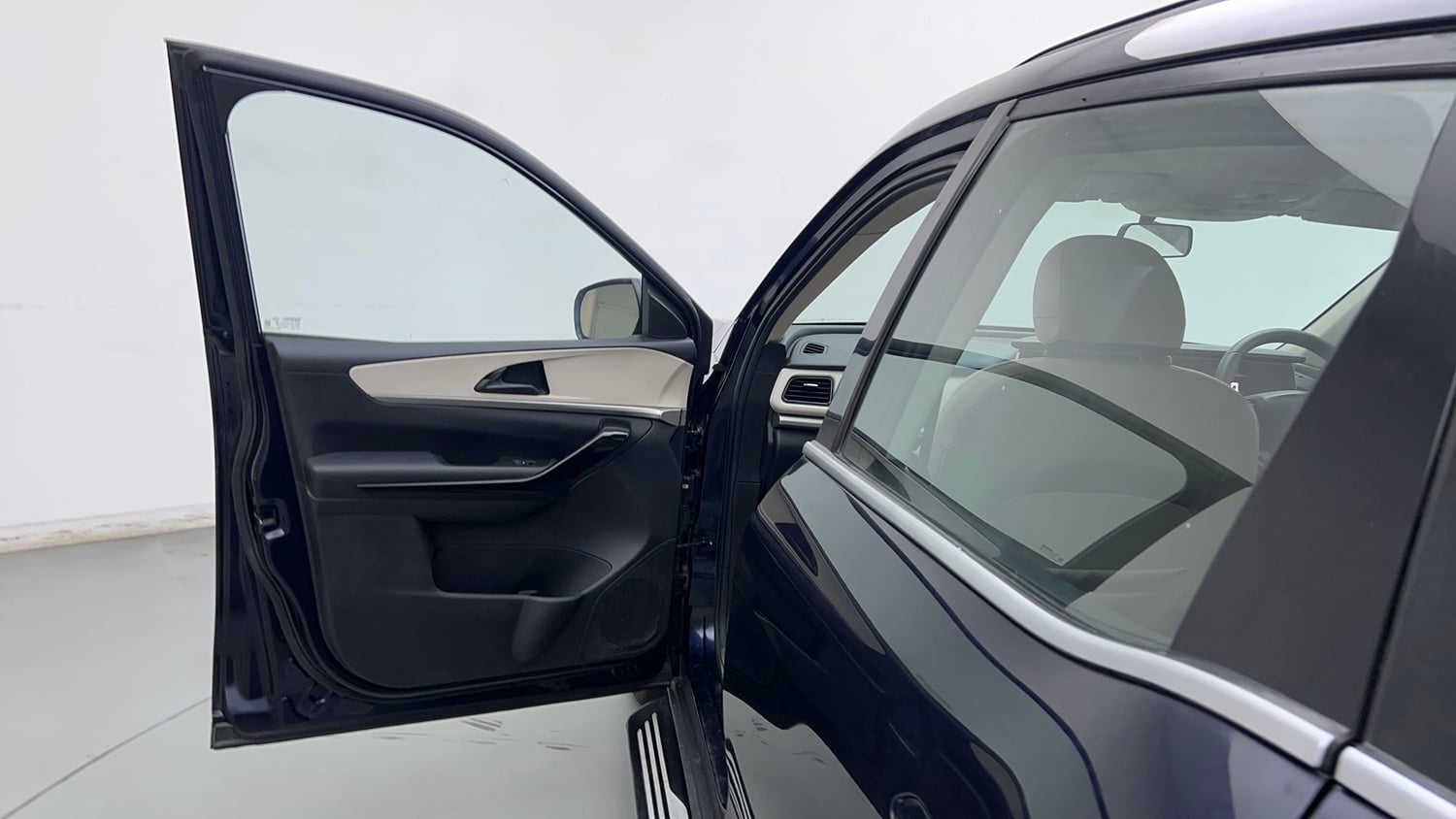 Used 2022 Mahindra XUV700 AX 5 Petrol MT 7 STR Petrol Manual interior LEFT FRONT DOOR OPEN VIEW