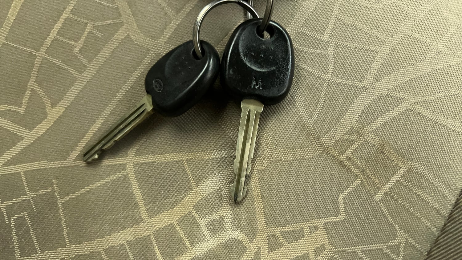 Used 2014 Hyundai Xcent Base 1.2 Petrol Manual extra CAR KEY VIEW