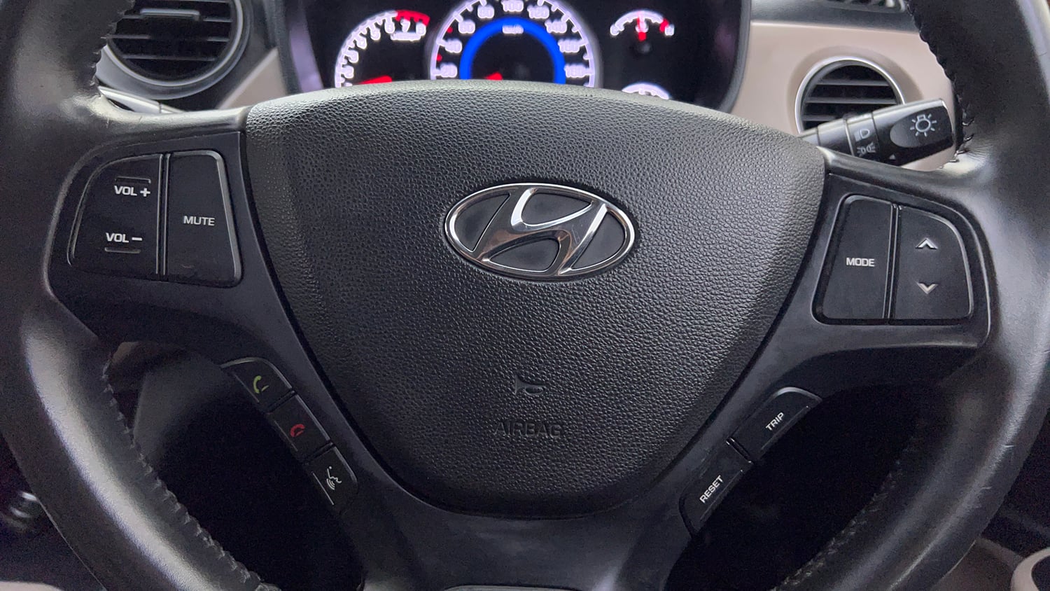 Used 2019 Hyundai Grand i10 Asta 1.2 Kappa VTVT Petrol Manual top_features Airbags