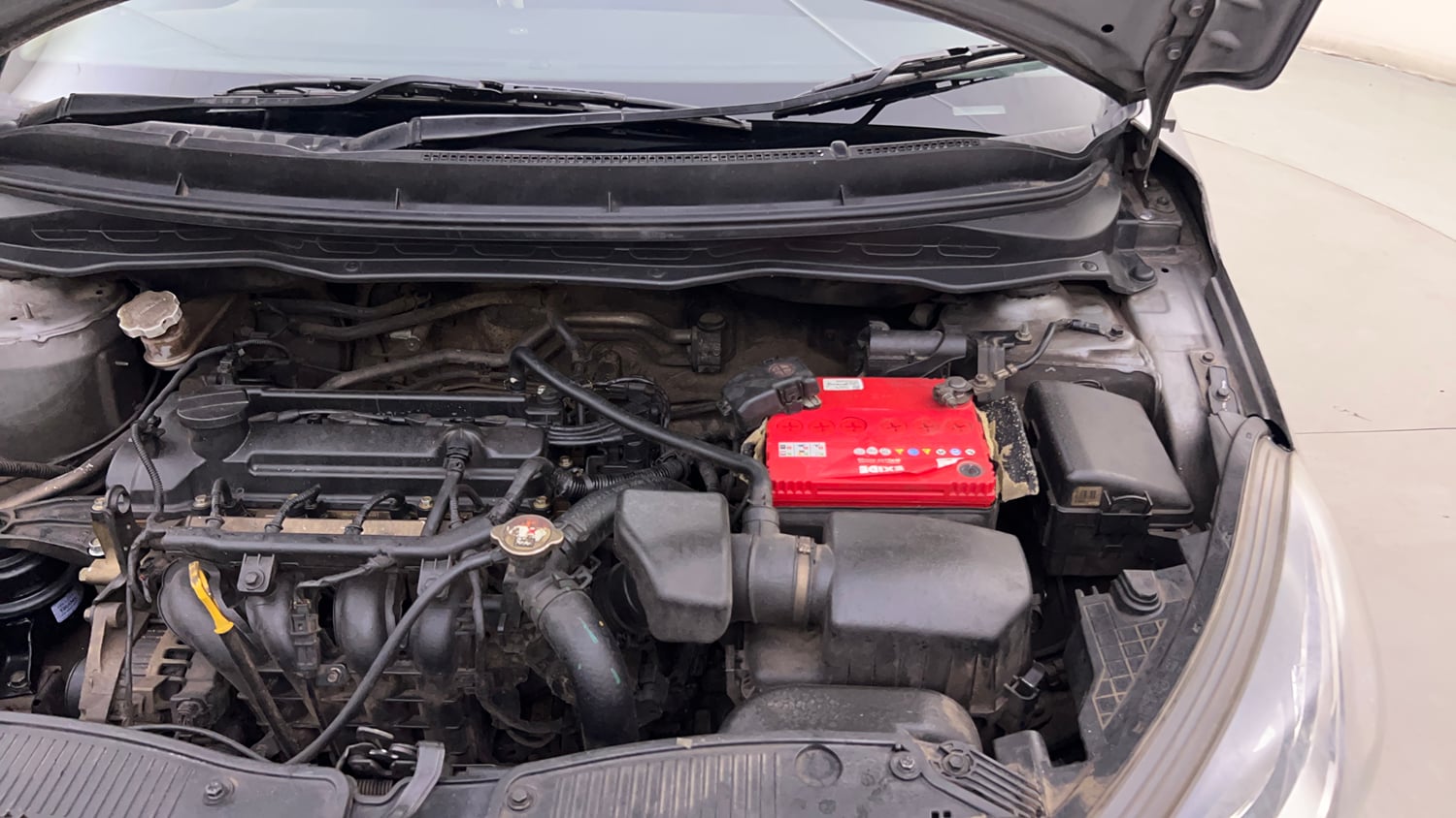 Used 2014 Hyundai i20 Sportz 1.2 Petrol Manual engine ENGINE LEFT SIDE HINGE & APRON VIEW