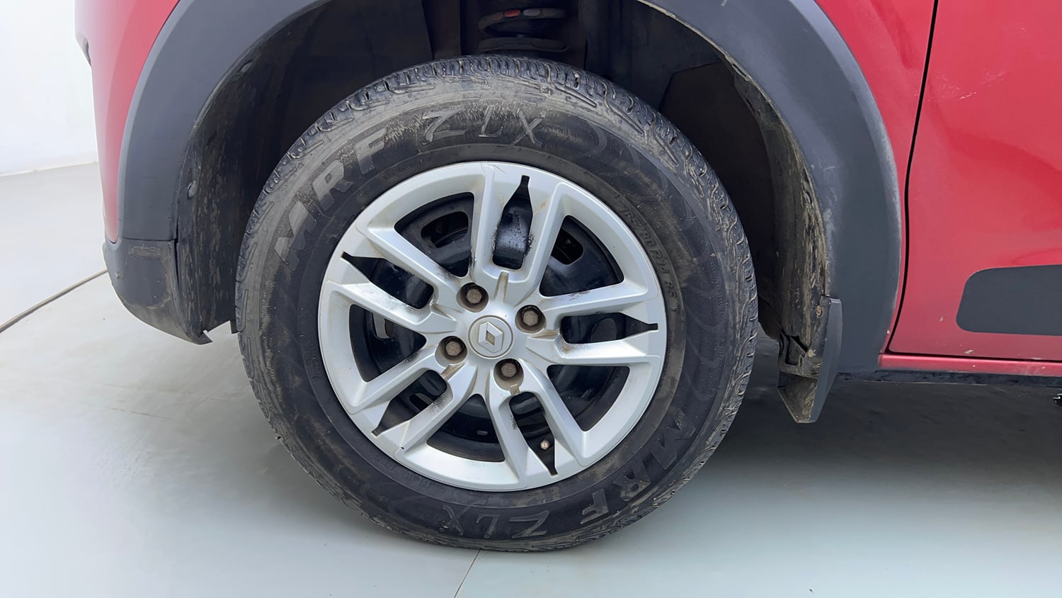 Used 2020 Renault Triber RXT Petrol Manual tyres LEFT FRONT TYRE RIM VIEW