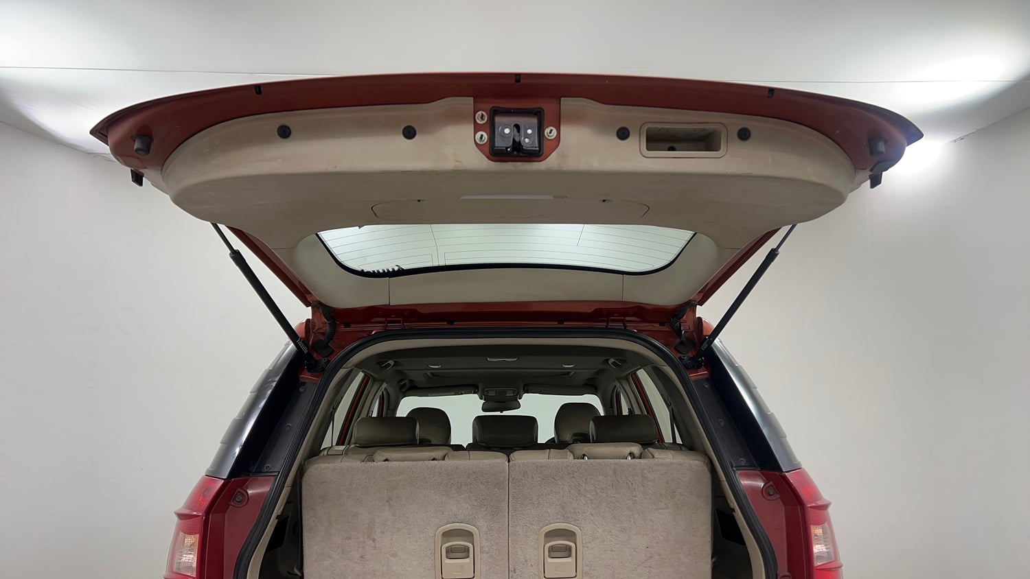 Used 2016 Mahindra XUV500 W10 AT Diesel Automatic interior DICKY DOOR OPEN VIEW