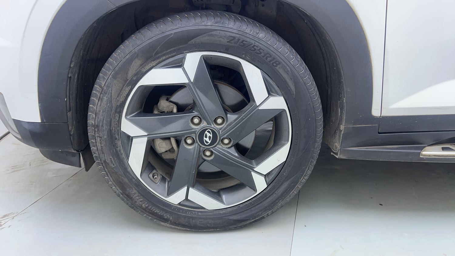 Used 2022 Hyundai Alcazar Signature (O) 6 STR 1.5 Diesel AT Diesel Automatic tyres LEFT FRONT TYRE RIM VIEW