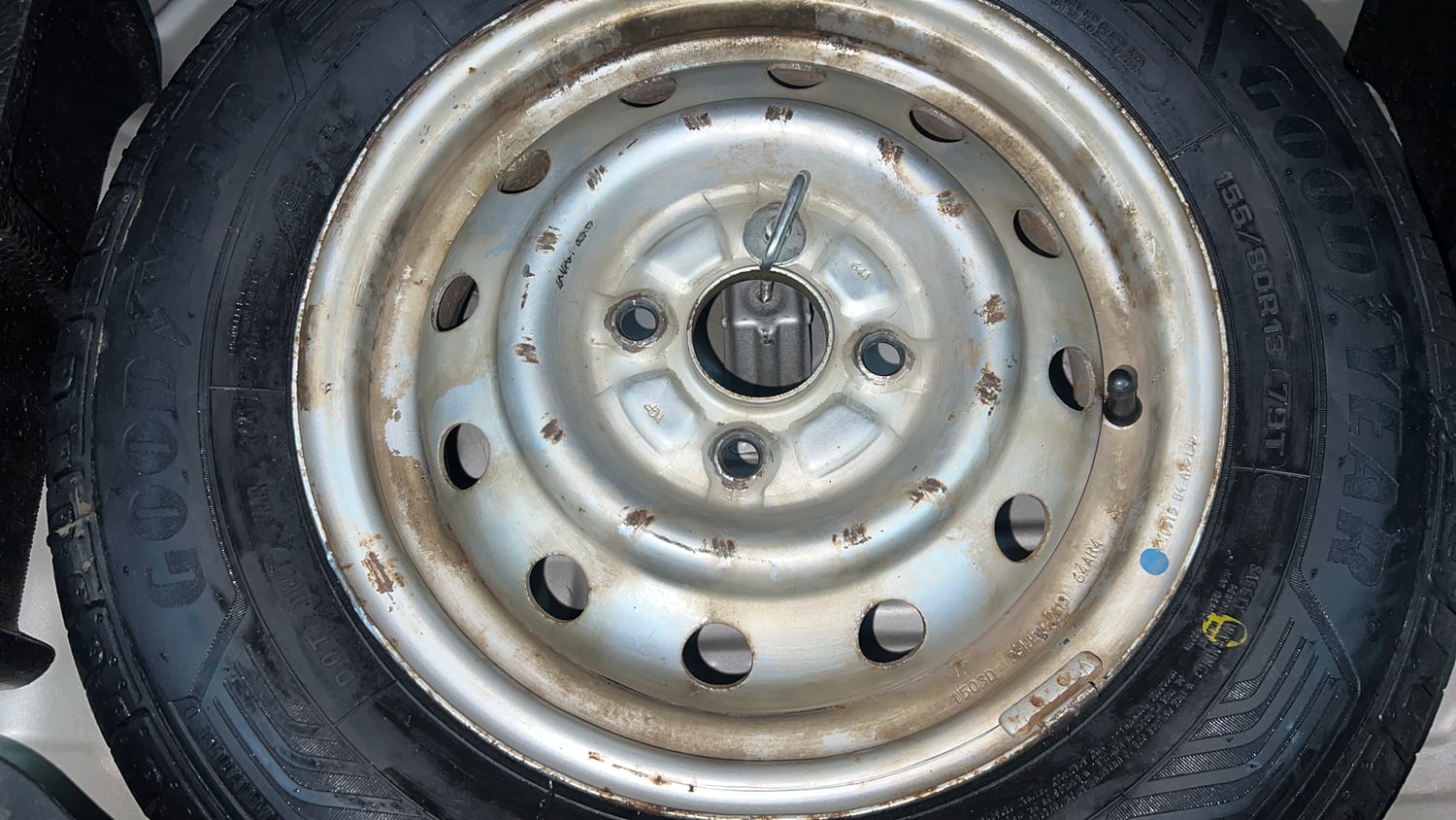 Used 2015 Maruti Suzuki Wagon R LXI Petrol Manual tyres SPARE TYRE VIEW