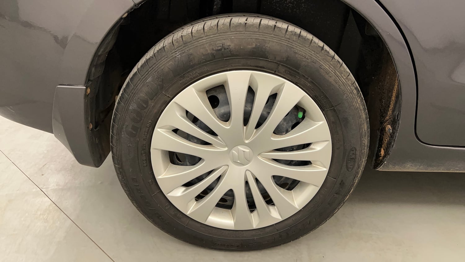 Used 2013 Maruti Suzuki Ertiga Vxi Petrol Manual tyres RIGHT REAR TYRE RIM VIEW
