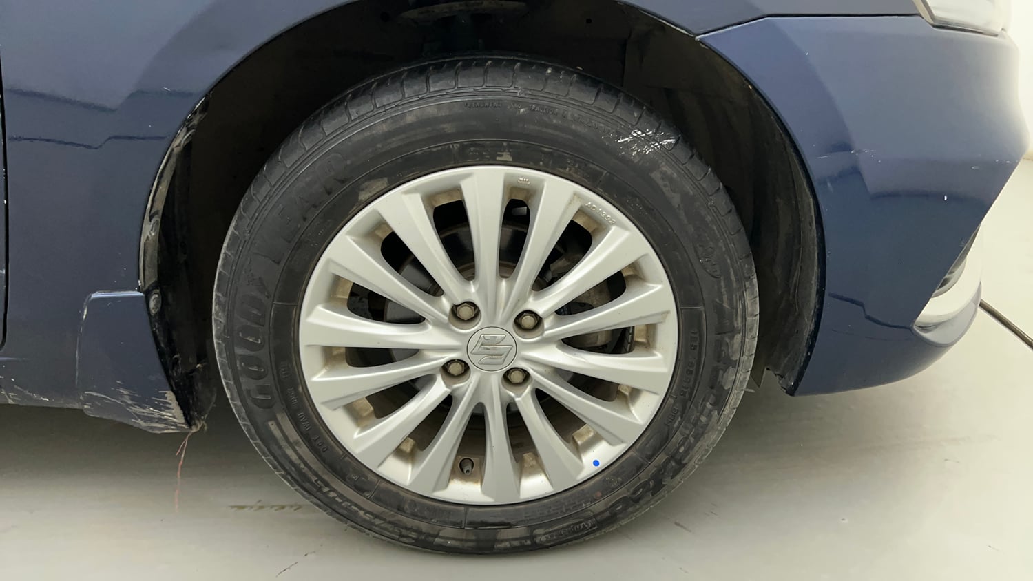 Used 2022 Maruti Suzuki Ciaz Zeta 1.5 Petrol Manual tyres RIGHT FRONT TYRE RIM VIEW
