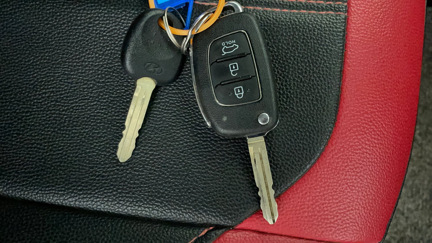 Used 2023 Hyundai i20 Sportz 1.2 MT Dual Tone Petrol Manual extra CAR KEY VIEW