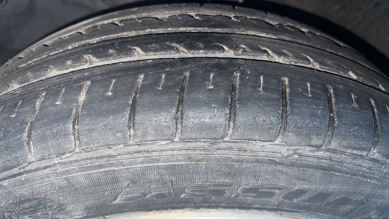 Used 2017 Honda City V Petrol Manual tyres LEFT FRONT TYRE TREAD VIEW