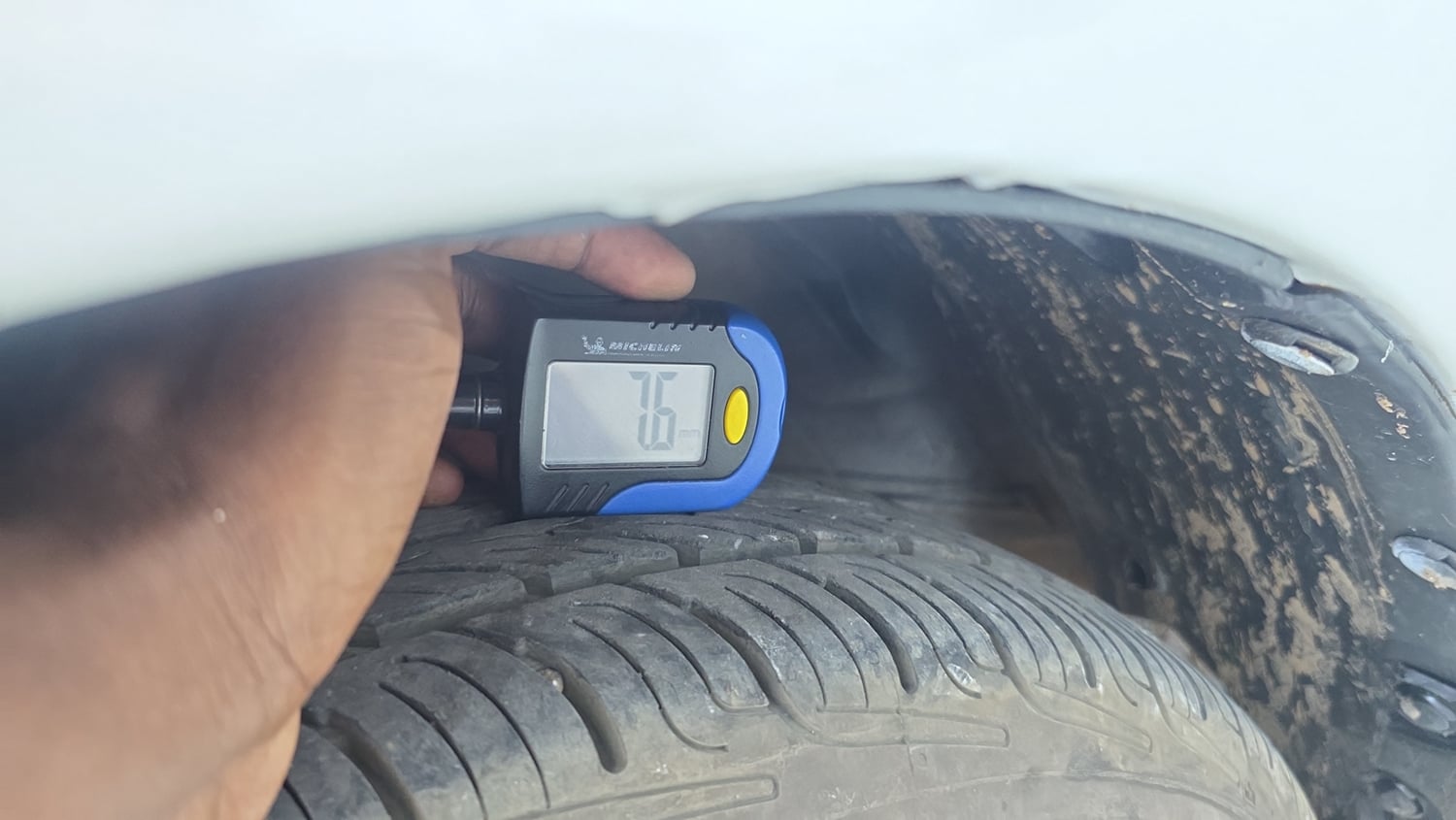 Used 2018 Maruti Suzuki Swift VDi Diesel Manual tyres LEFT FRONT TYRE TREAD VIEW