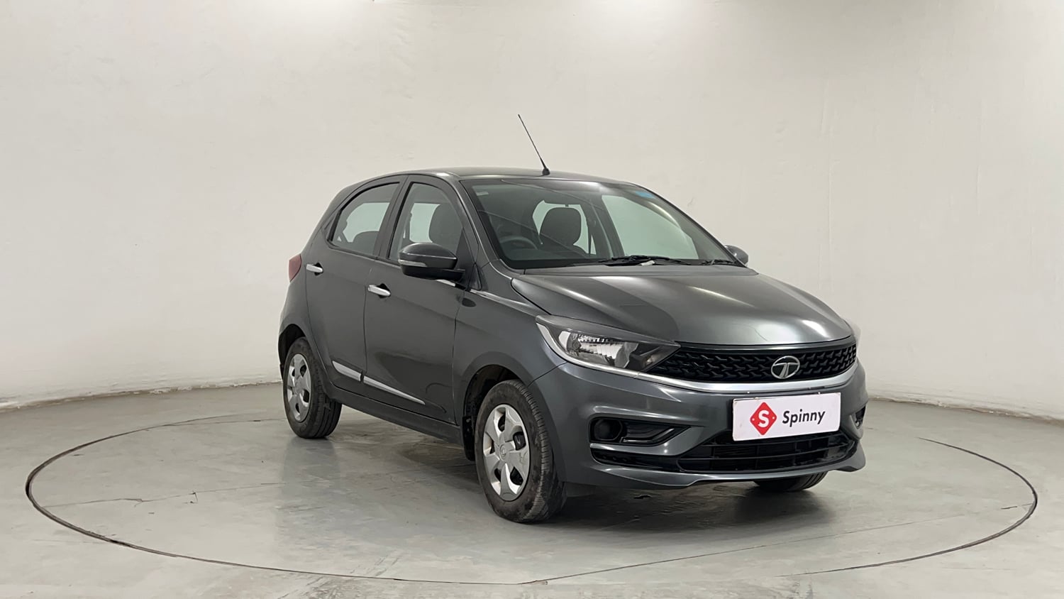 Used 2021 Tata Tiago XT Petrol Manual exterior RIGHT FRONT CORNER VIEW