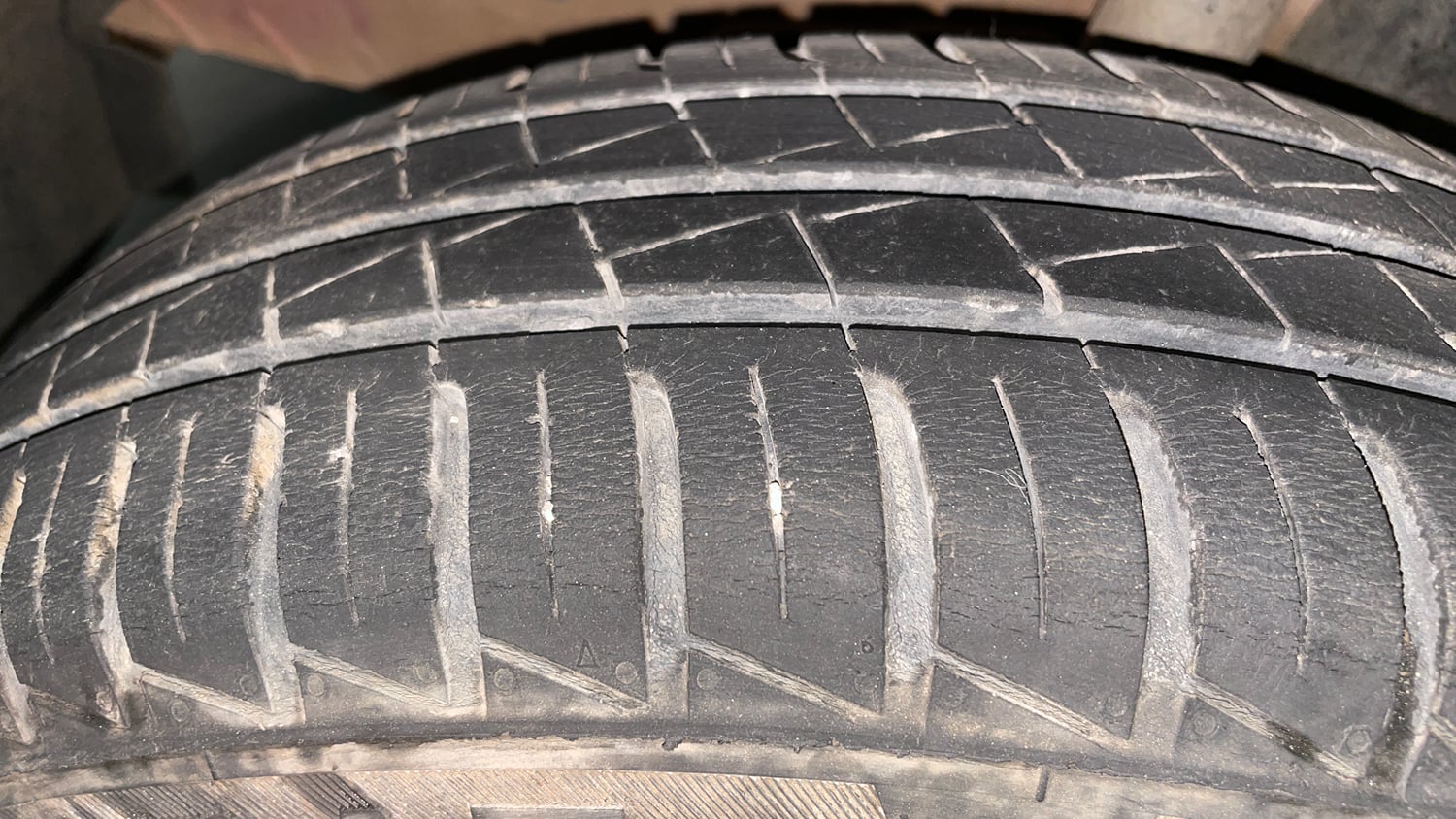 Used 2024 Renault Kwid RXL(O) 1.0 Petrol Manual tyres LEFT FRONT TYRE TREAD VIEW