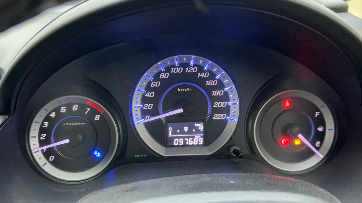 Used 2013 Honda City V MT AVN Petrol Manual interior CLUSTERMETER VIEW