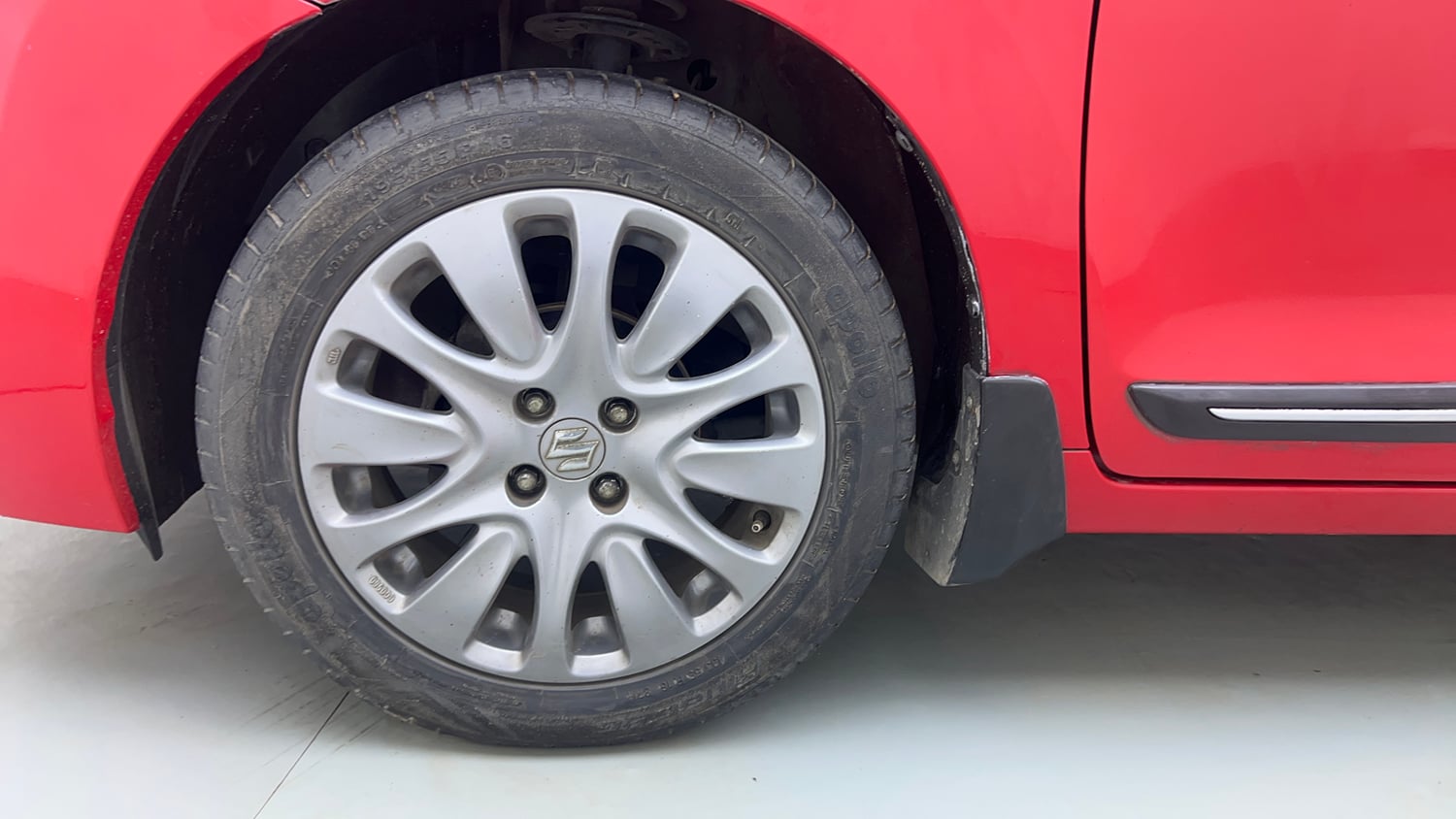 Used 2017 Maruti Suzuki Baleno Zeta 1.2 AT Petrol Automatic tyres LEFT FRONT TYRE RIM VIEW