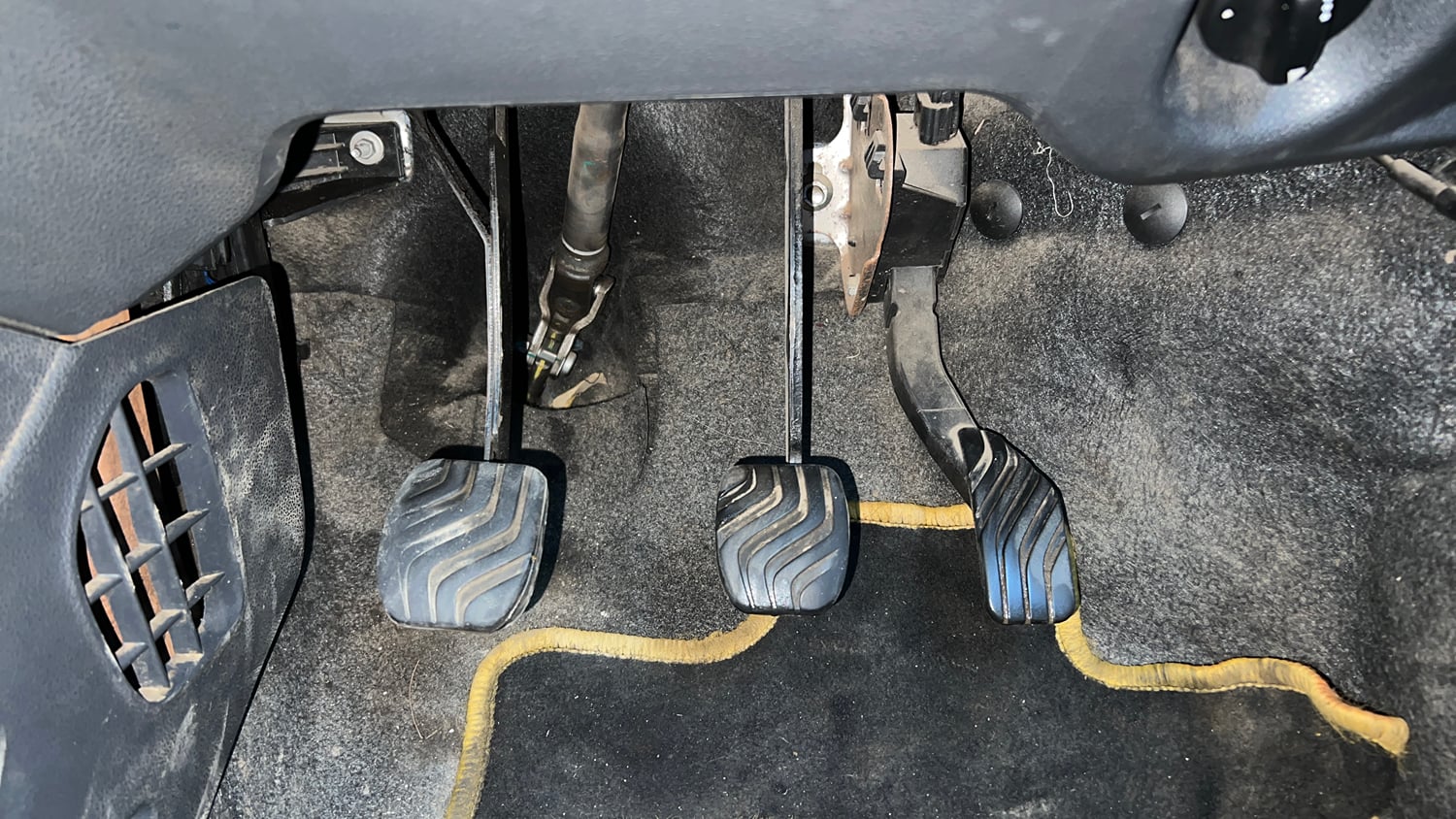 Used 2016 Renault Kwid 1.0 RXT Petrol Manual interior PEDALS VIEW