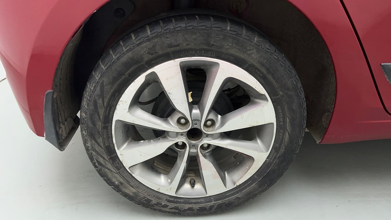 Used 2015 Hyundai Elite i20 Asta 1.2 Petrol Manual tyres RIGHT REAR TYRE RIM VIEW