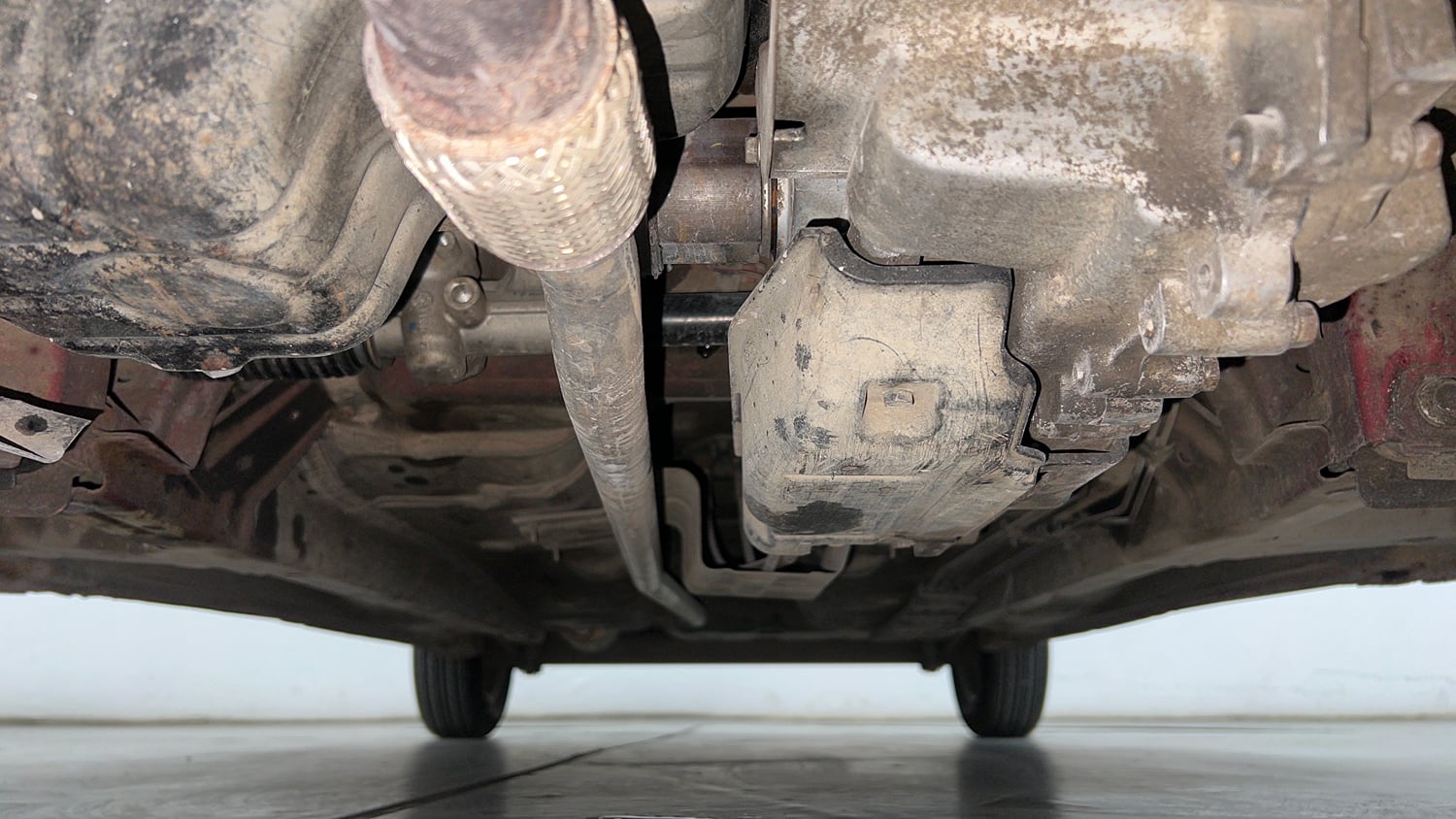 Used 2015 Hyundai Eon Magna Petrol Manual extra FRONT LEFT UNDERBODY VIEW