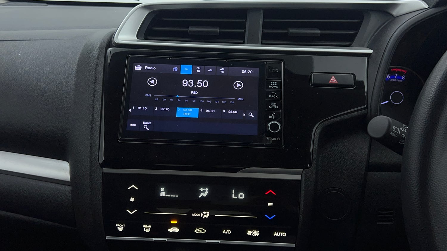 Used 2019 Honda WR-V VX MT Petrol Petrol Manual top_features Touch screen infotainment system