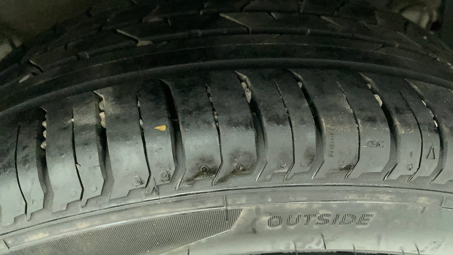 Used 2023 Hyundai i20 Sportz 1.2 MT Dual Tone Petrol Manual tyres LEFT REAR TYRE TREAD VIEW
