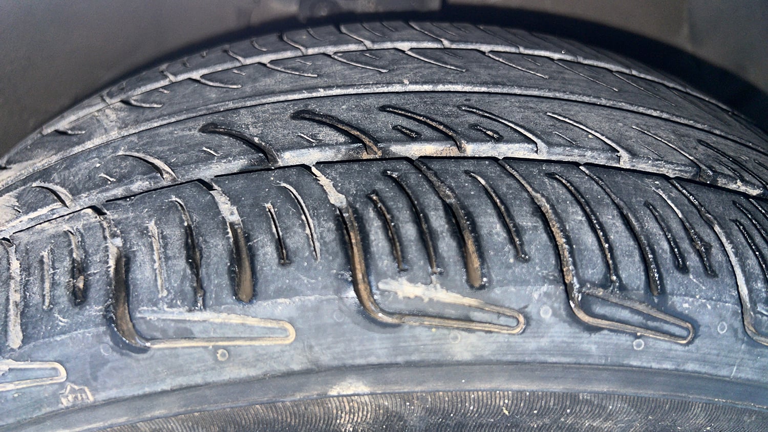 Used 2013 Hyundai Grand i10 Magna 1.2 Kappa VTVT Petrol Manual tyres RIGHT FRONT TYRE TREAD VIEW