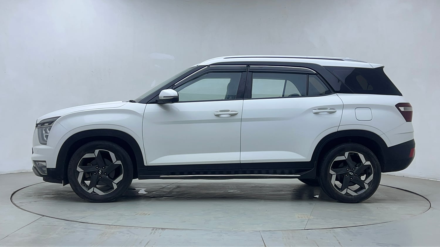 Used 2022 Hyundai Alcazar Signature (O) 6 STR 1.5 Diesel AT Diesel Automatic exterior LEFT SIDE VIEW