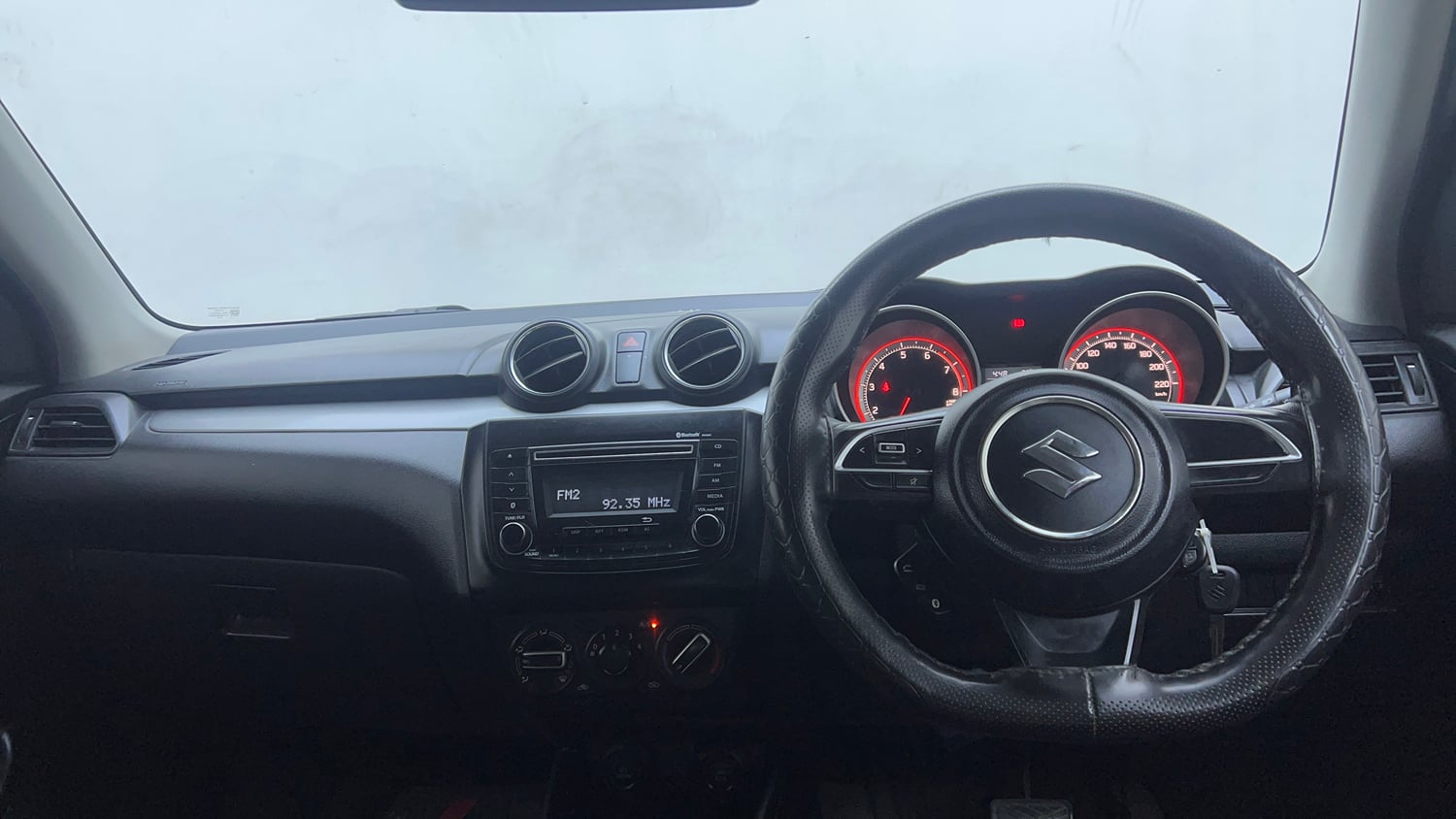 Used 2019 Maruti Suzuki Swift VXi AMT Petrol Automatic interior DASHBOARD VIEW