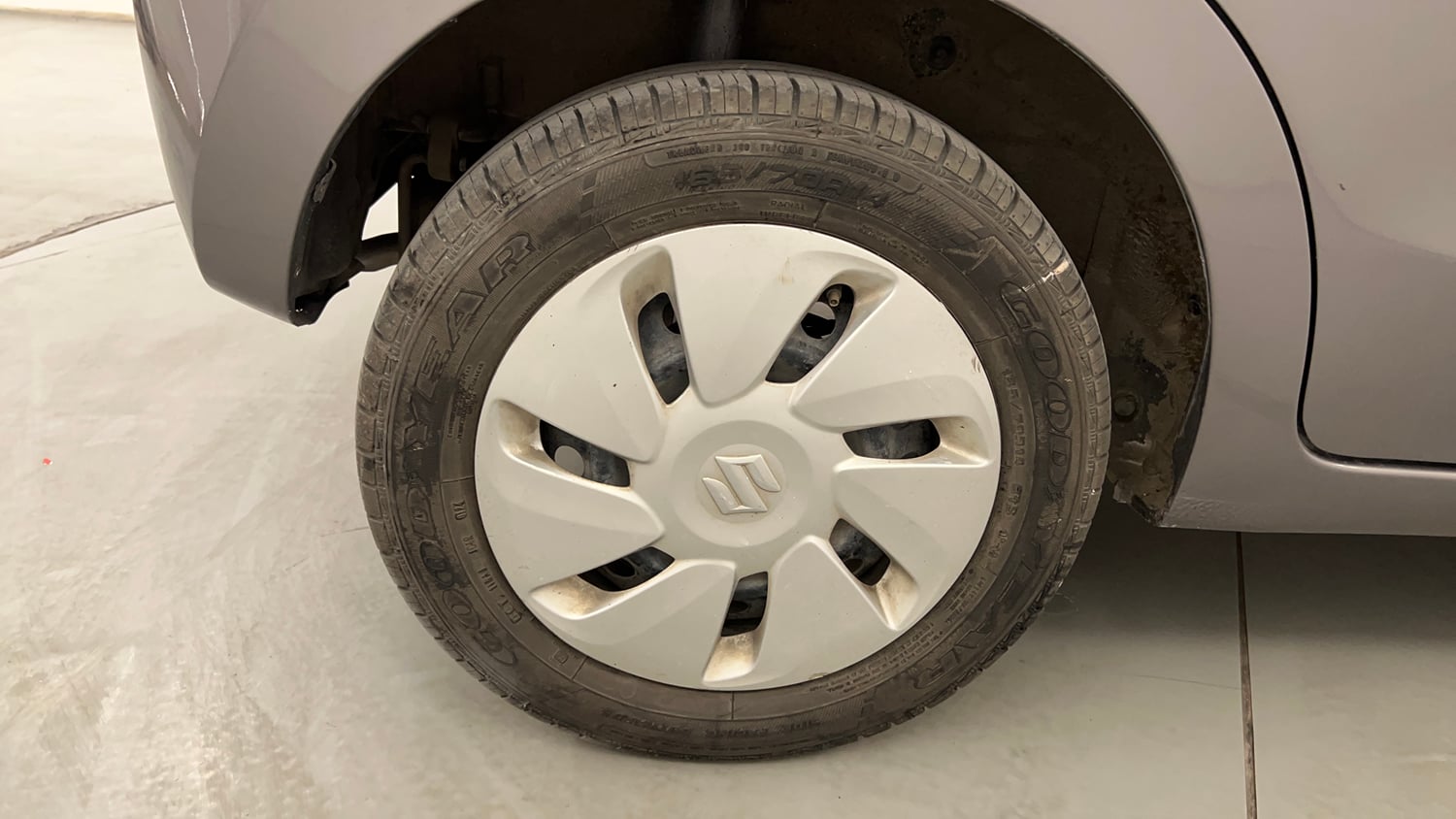 Used 2015 Maruti Suzuki Celerio VXi AMT Petrol Automatic tyres RIGHT REAR TYRE RIM VIEW
