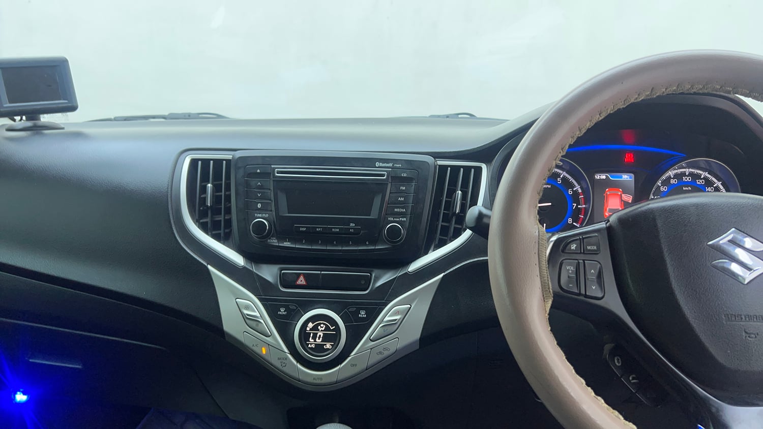 Used 2017 Maruti Suzuki Baleno Zeta 1.2 AT Petrol Automatic top_features Integrated (in-dash) music system