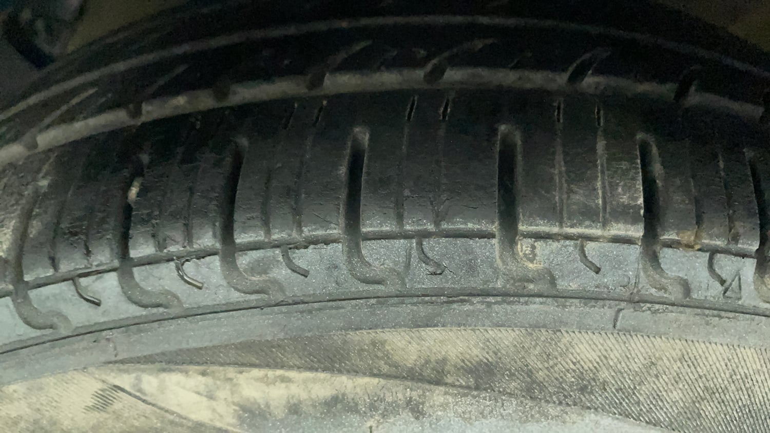 Used 2019 Hyundai Grand i10 Sportz 1.2 Kappa VTVT Petrol Manual tyres RIGHT REAR TYRE TREAD VIEW