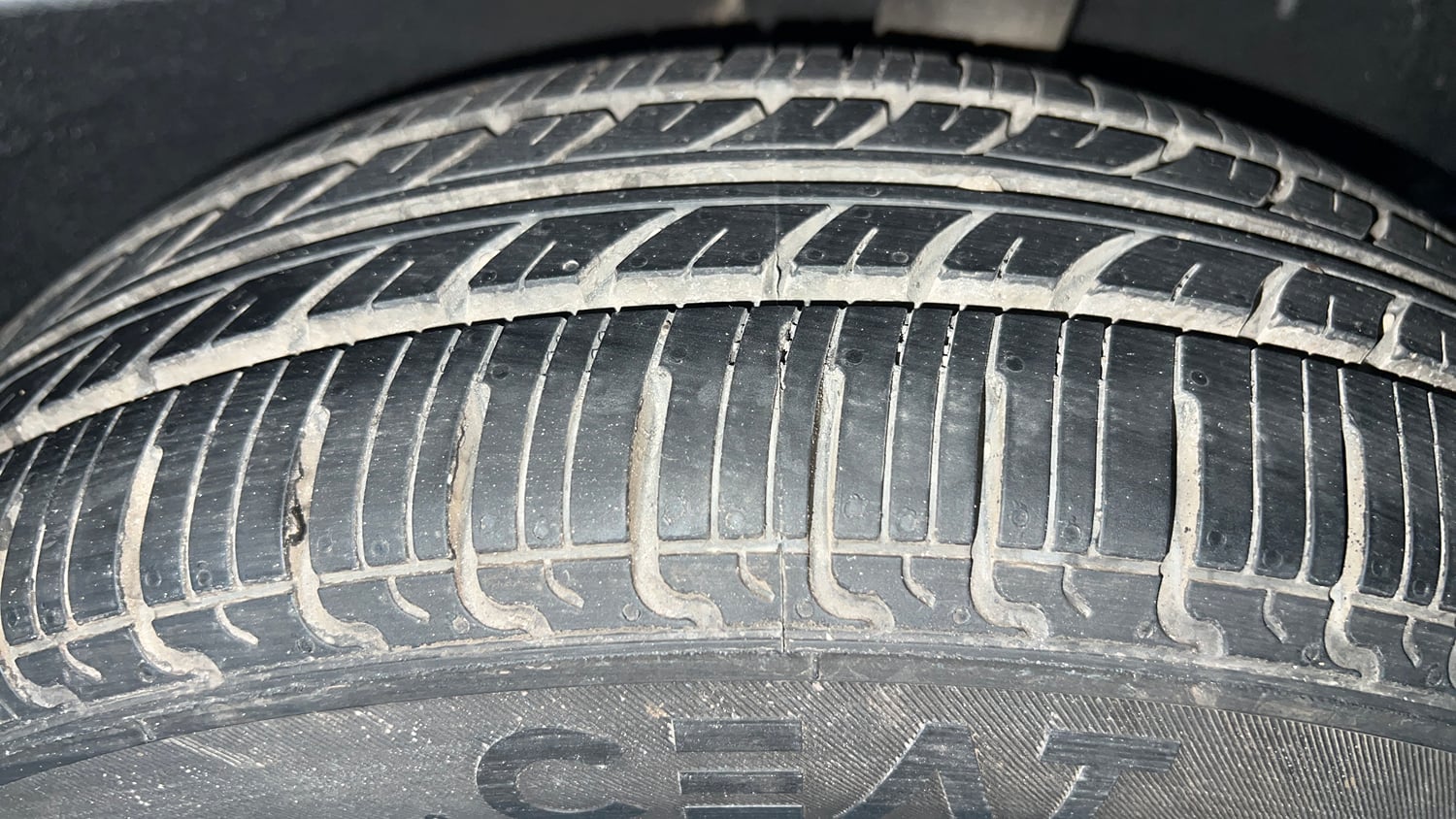 Used 2022 Renault Kwid Climber Dual Tone Petrol Manual tyres LEFT REAR TYRE TREAD VIEW
