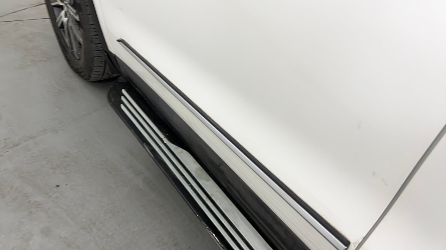 Used 2022 Mahindra XUV700 AX 7 Petrol AT 7 STR Petrol Automatic dents MINOR DENT