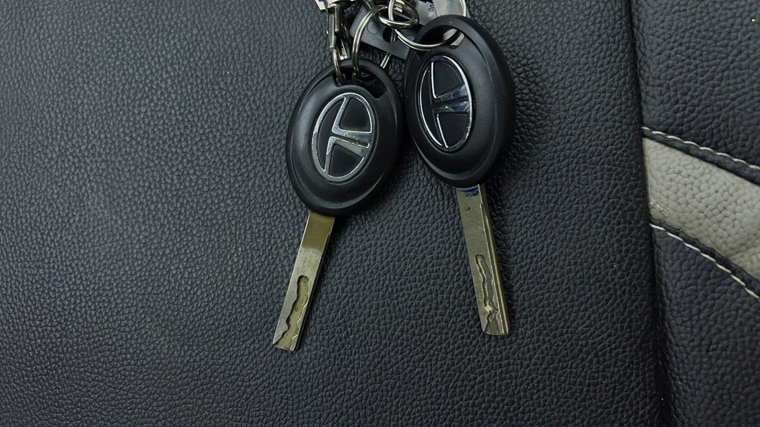 Used 2019 Tata Tiago Revotron XE Petrol Manual extra CAR KEY VIEW