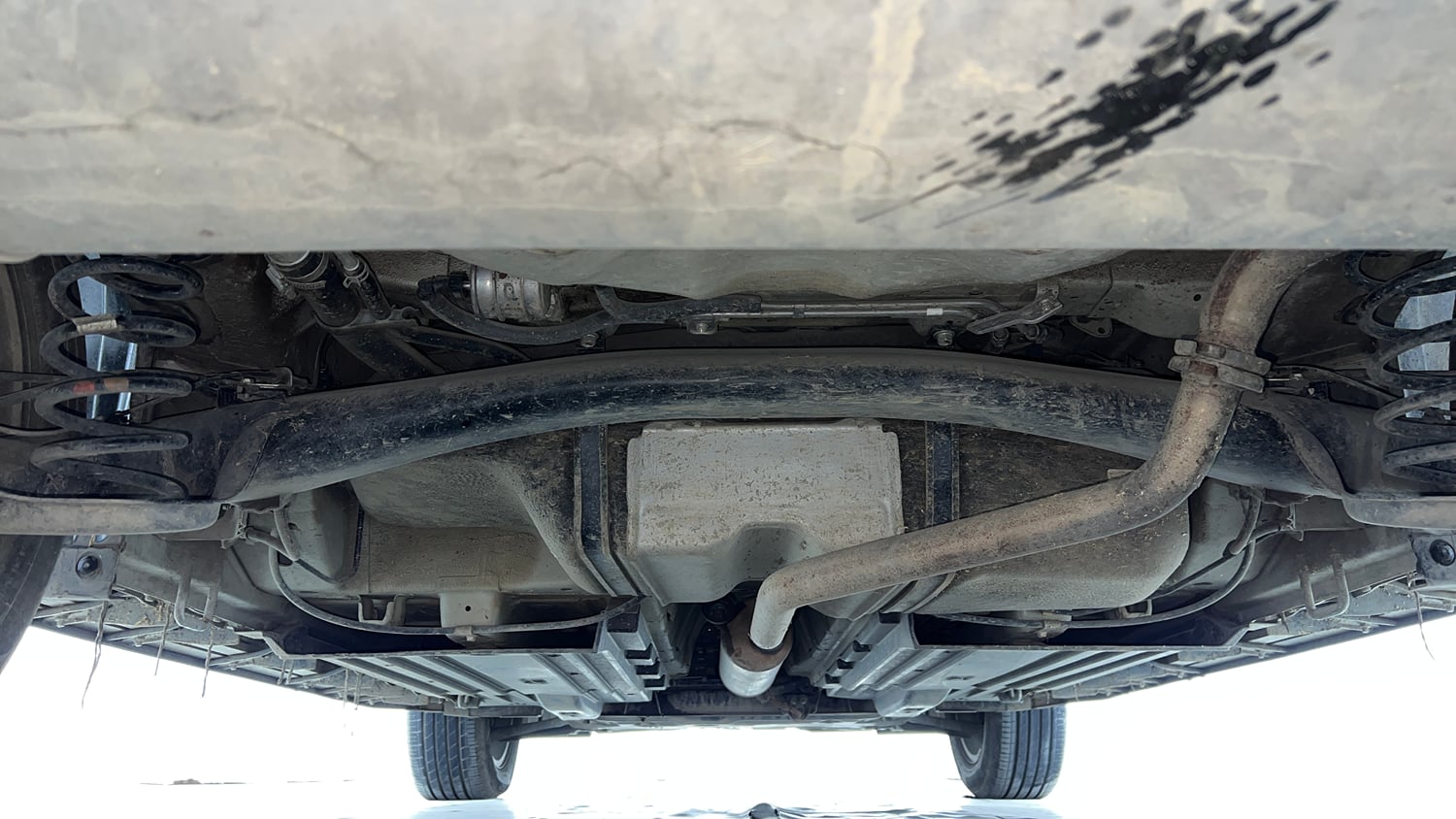 Used 2023 Maruti Suzuki Brezza ZXi Plus AT Petrol Automatic extra REAR UNDERBODY VIEW (TAKEN FROM REAR)